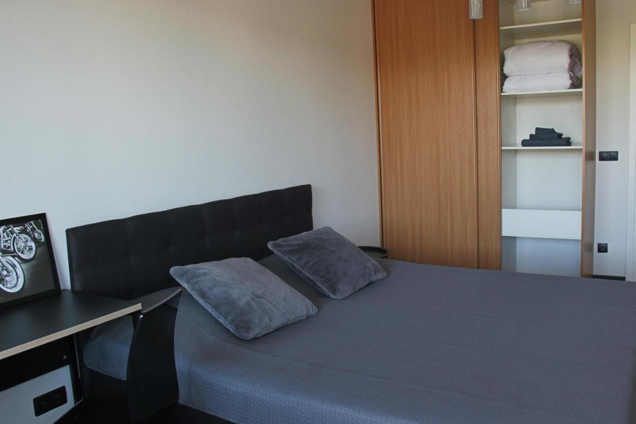 New Modern 4-Room Apartment With Big Balcony And Undeground Parking In Center Of ทาลลินน์ ภายนอก รูปภาพ